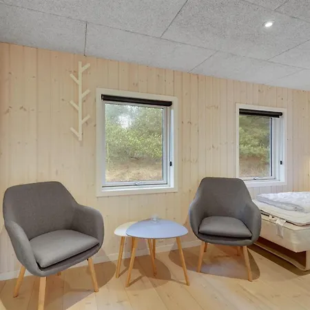 Holiday home Solgunn *