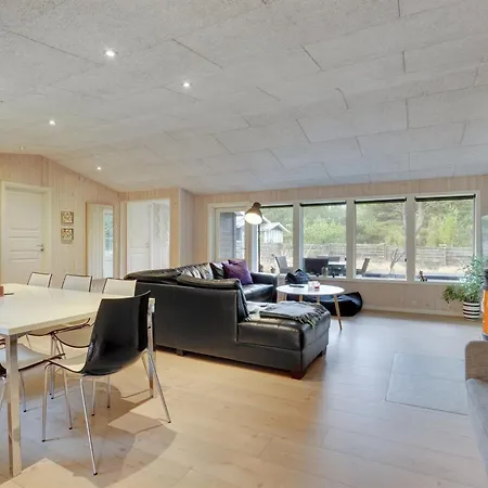 Holiday home Solgunn *