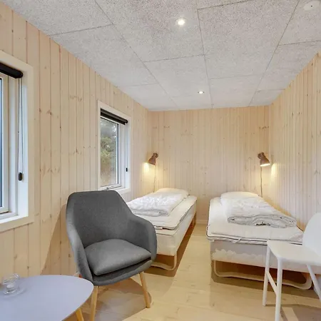 Holiday home Solgunn *