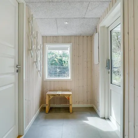 Holiday home Solgunn - 900m From The Sea By Interhome *